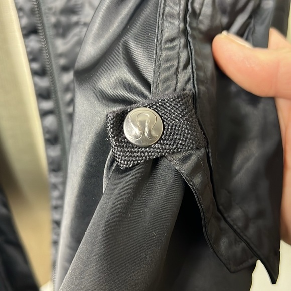 Lululemon Black Waterproof Poncho Cape in Size M/L - Picture 10 of 16